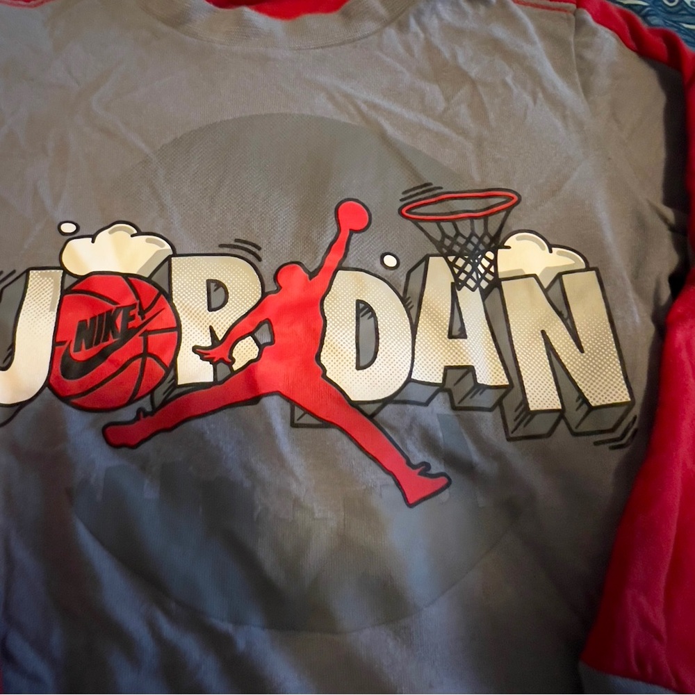 Jordan Kids Set - Gray and Red - Picture 9 of 11
